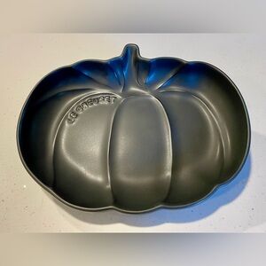 last one! New 9” Le Creuset Pumpkin Dish Matte Black Licorice